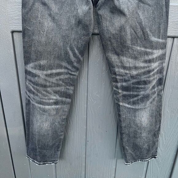 AE AirFlex+ Patched Slim Jean Destroyed Black
28 x 28 - Picture 8 of 10